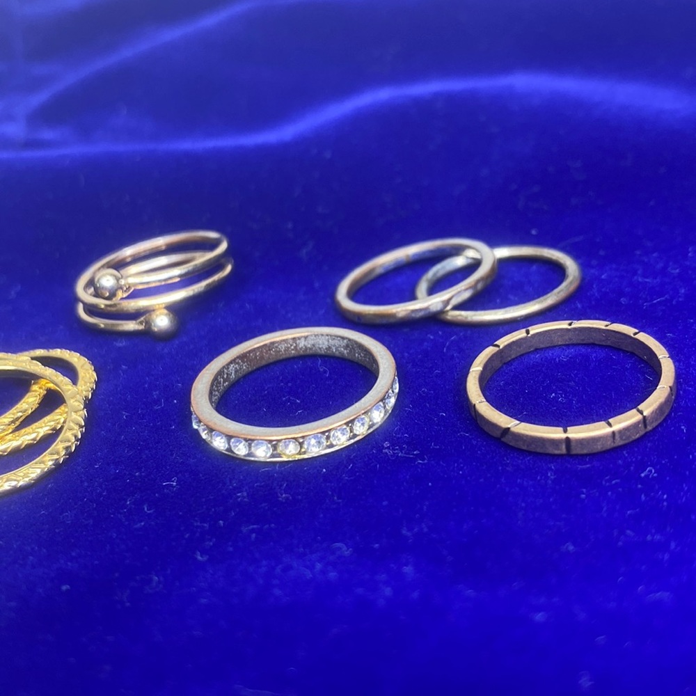 8 Costume Rings - Picture 2 of 11